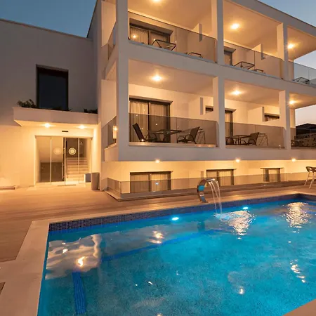 Elegant Maltepe Ξενοδοχείο *